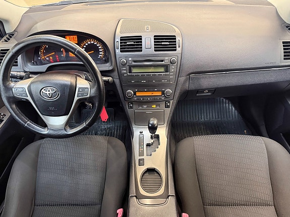 Toyota Avensis 2 of 23