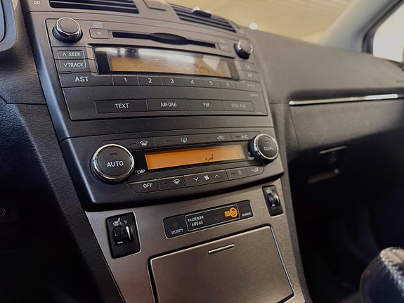 Toyota Avensis 15 of 23
