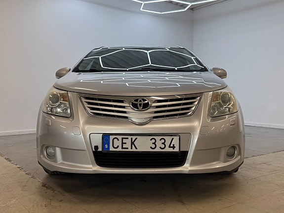 Toyota Avensis 3 of 23