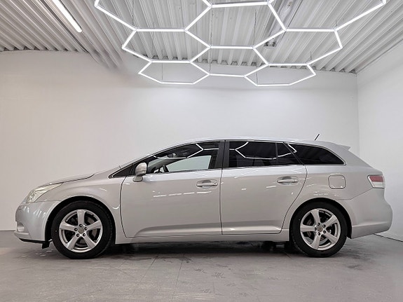 Toyota Avensis 8 of 23