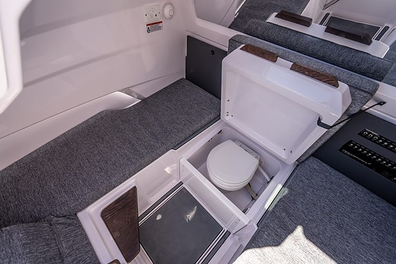 Axopar 29 Cross Cabin Mercury V8 300hk Höstkampanj 7 of 10