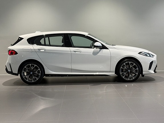 BMW 120 3 of 18
