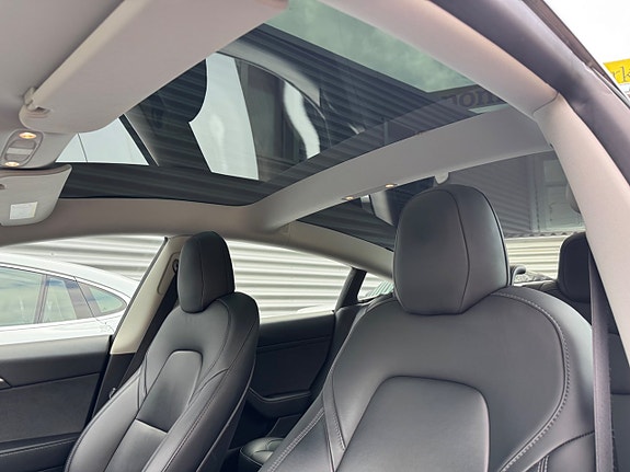 Tesla Model 3 18 of 26