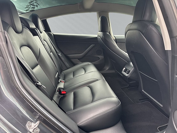 Tesla Model 3 17 of 26