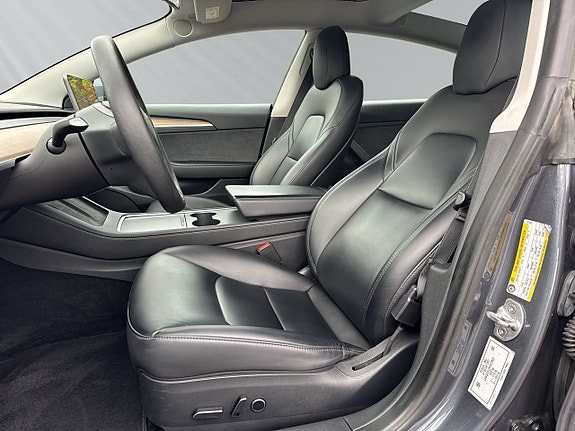 Tesla Model 3 11 of 26