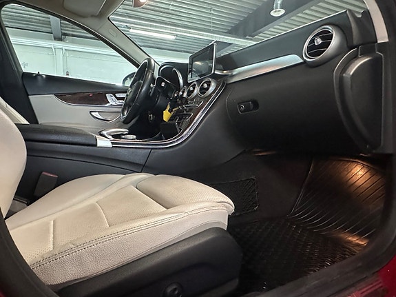 Mercedes-Benz C300 7 of 11