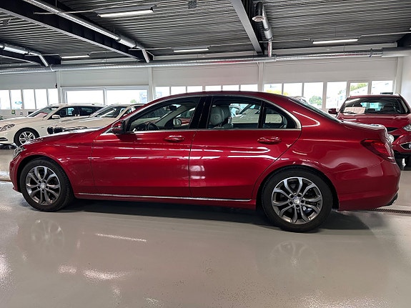Mercedes-Benz C300 4 of 11