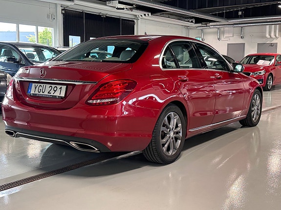 Mercedes-Benz C300 6 of 11