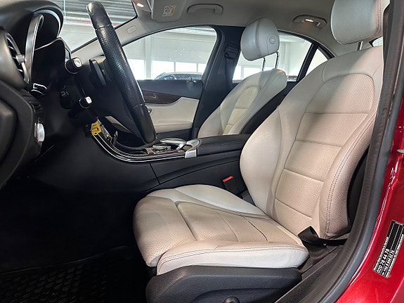 Mercedes-Benz C300 10 of 11
