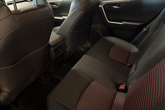Toyota RAV4 7 of 10