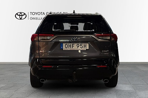 Toyota RAV4 4 of 10