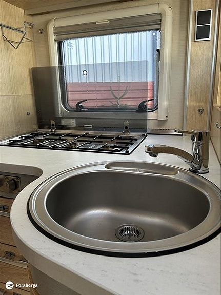 Hymer B680 MC - Smidig & fin bil för 4 personer! 8 of 21