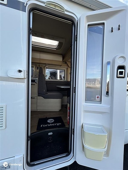 Hymer B680 MC - Smidig & fin bil för 4 personer! 2 of 21