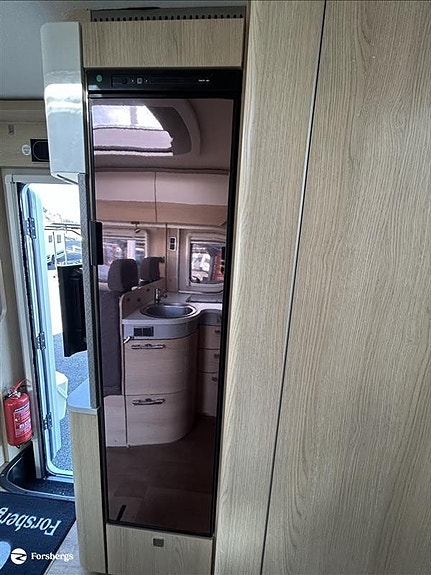 Hymer B680 MC - Smidig & fin bil för 4 personer! 9 of 21