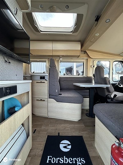 Hymer B680 MC - Smidig & fin bil för 4 personer! 3 of 21