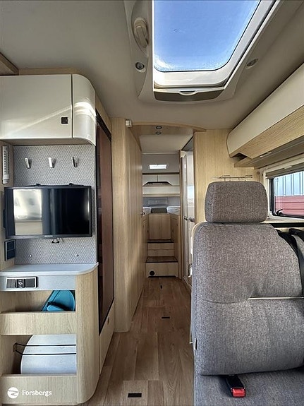 Hymer B680 MC - Smidig & fin bil för 4 personer! 5 of 21