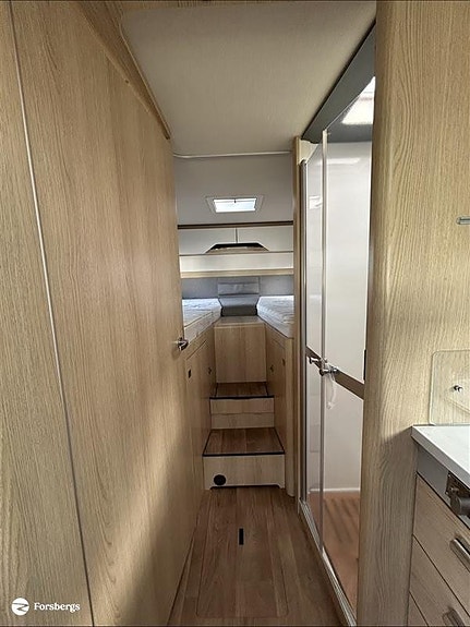 Hymer B680 MC - Smidig & fin bil för 4 personer! 10 of 21