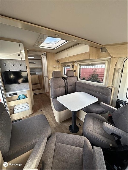 Hymer B680 MC - Smidig & fin bil för 4 personer! 18 of 21