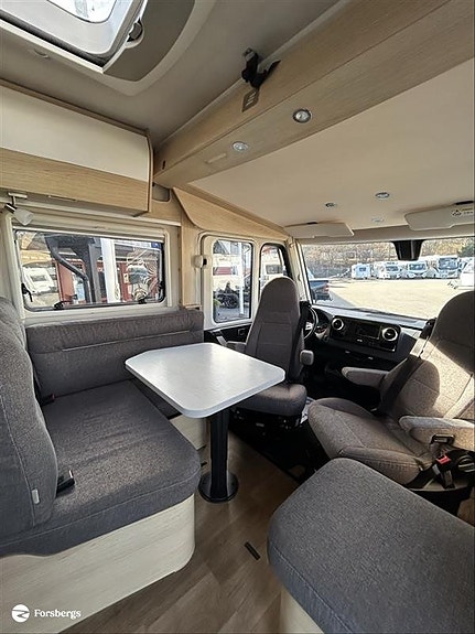 Hymer B680 MC - Smidig & fin bil för 4 personer! 4 of 21