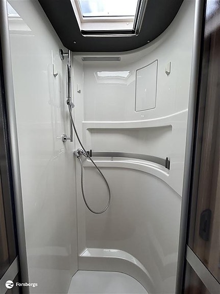 Hymer B680 MC - Smidig & fin bil för 4 personer! 15 of 21