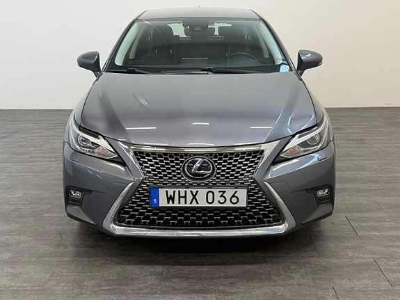 Lexus CT200h 2 of 15
