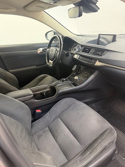 Lexus CT200h 15 of 15