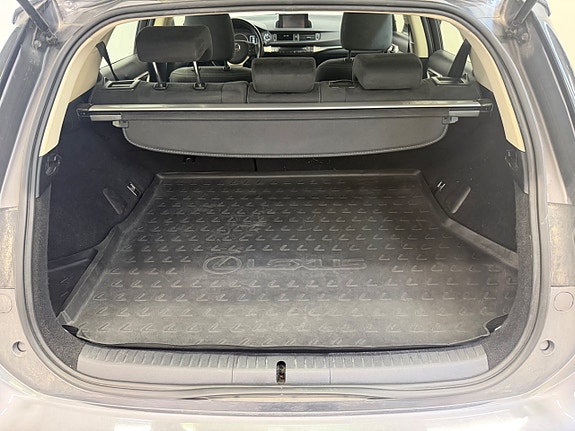 Lexus CT200h 13 of 15