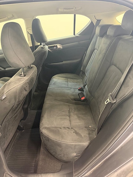 Lexus CT200h 12 of 15