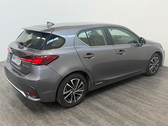 Lexus CT200h 4 of 15