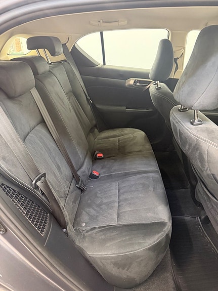 Lexus CT200h 14 of 15