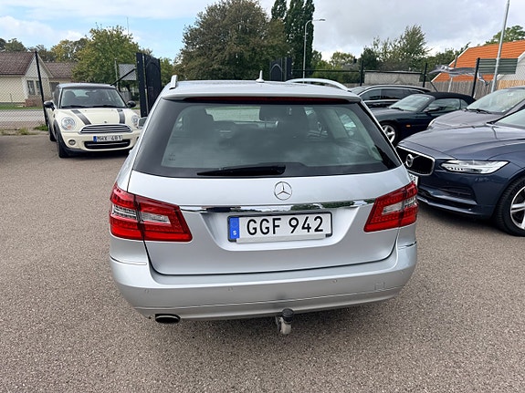 Mercedes-Benz E250 4 of 20