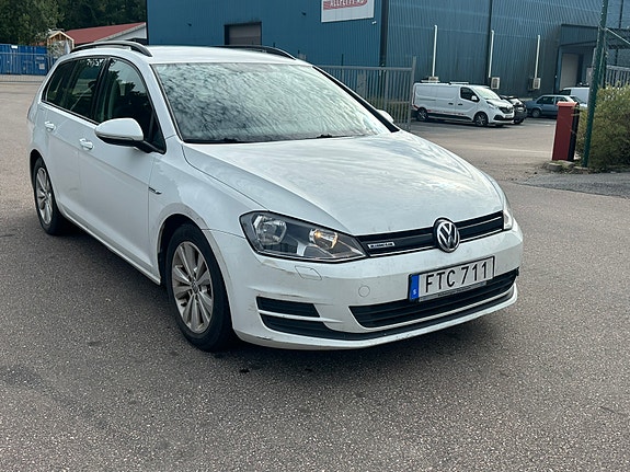 Volkswagen Golf VII 2 of 6