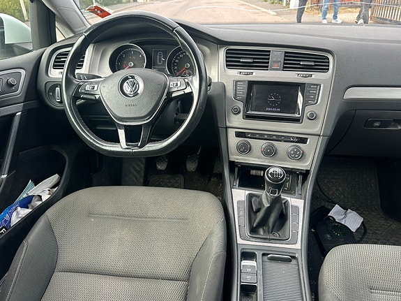 Volkswagen Golf VII 6 of 6