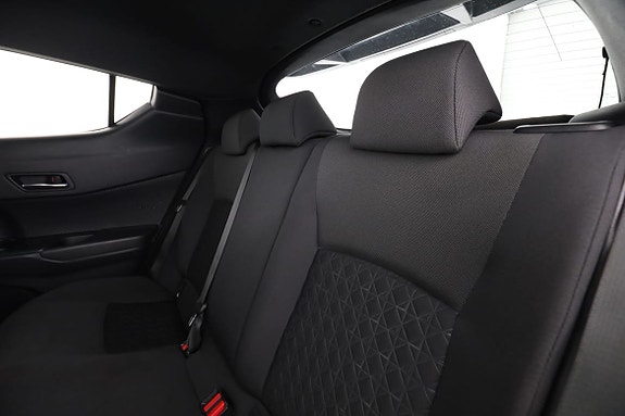 Toyota C-HR 15 of 30