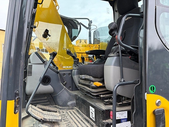 Komatsu PC138US-11E0 5 of 9