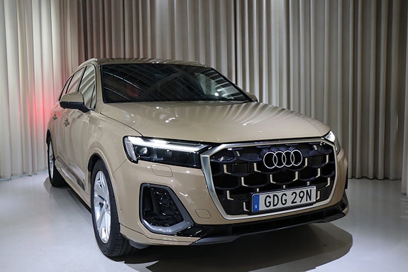 Audi Q7 2 of 30