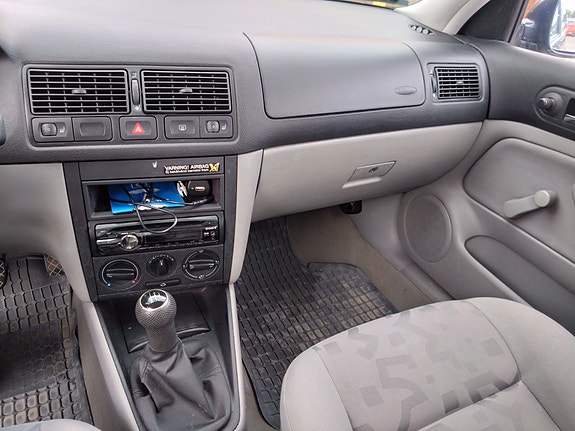 Volkswagen Golf IV 19 of 30