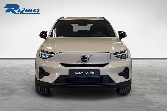 Volvo EX40 6 of 16
