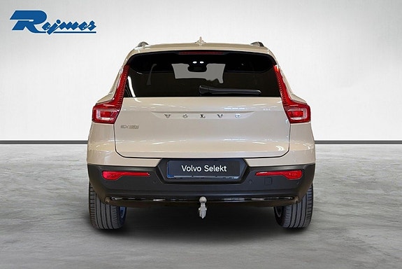 Volvo EX40 3 of 16
