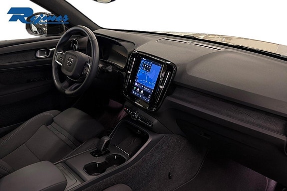 Volvo EX40 13 of 16