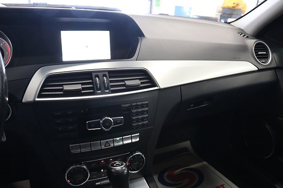 Mercedes-Benz C220 14 of 17