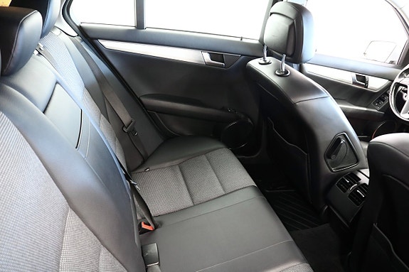 Mercedes-Benz C220 10 of 17