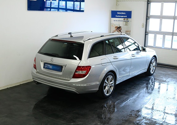 Mercedes-Benz C220 3 of 17
