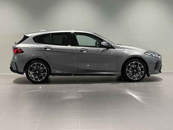 BMW 120 3 of 18