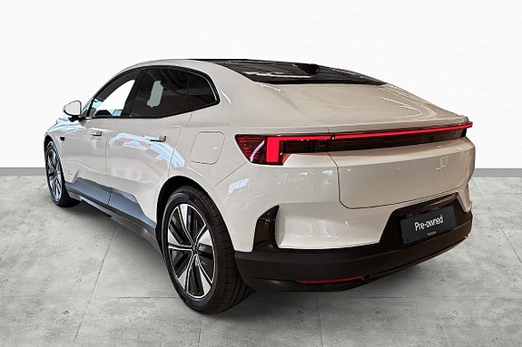 Polestar 4 8 of 30