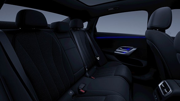Mercedes-Benz C300 14 of 16