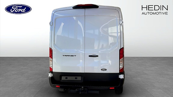 Ford Transit 7 of 9