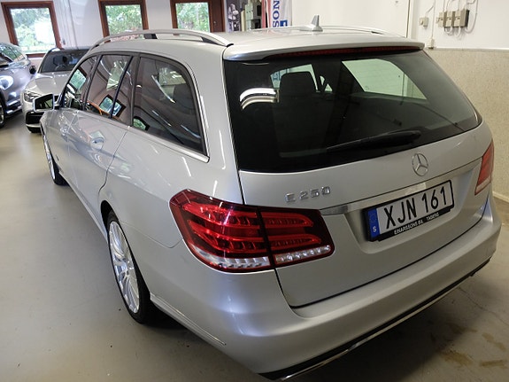 Mercedes-Benz E250 4 of 11