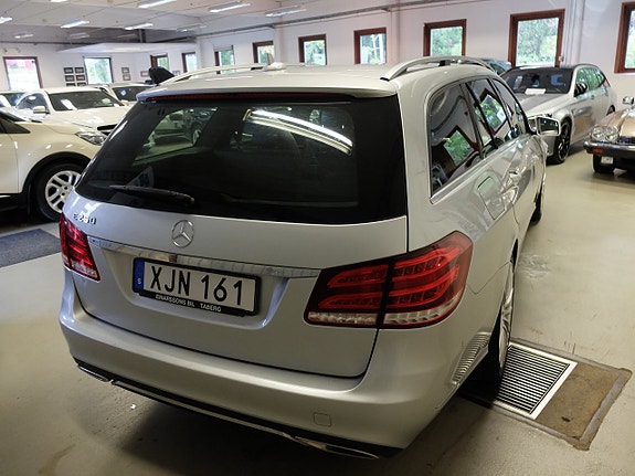 Mercedes-Benz E250 5 of 11