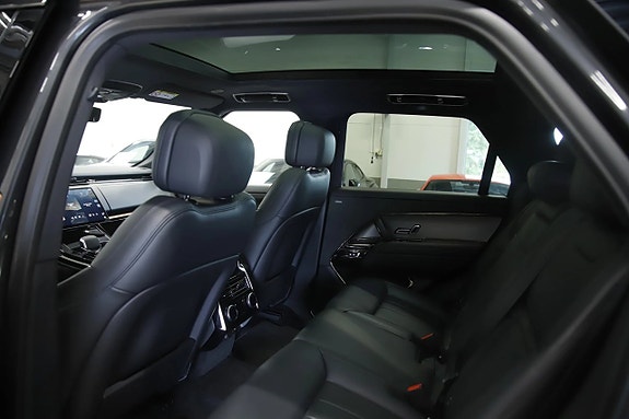 Land Rover Range Rover Sport 9 of 16